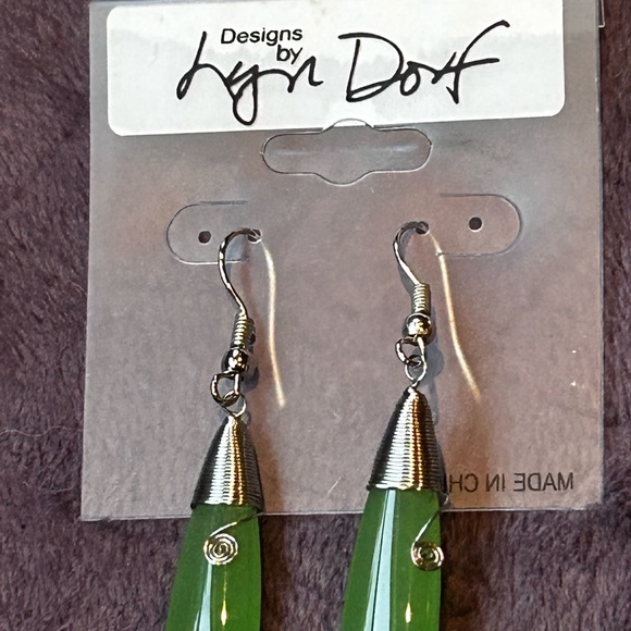 Funky green and silver dangling earrings - Picture 2 of 2